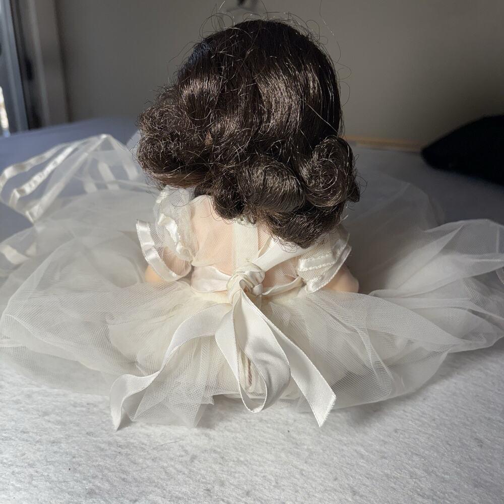 Vintage Madame Alexander Snow White Doll 14" Tagged Gown Brunette Mary Ann Face - Picture 2 of 4